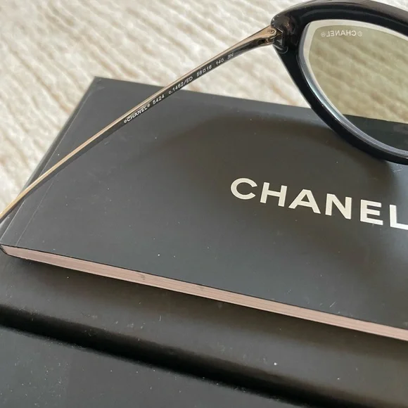 Brand new never worn navy Chanel cat eyes sunglasses - Picture 6 of 7